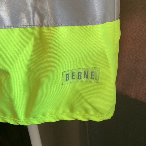 NWOT SAFETY REGULATION VEST. NEVER WORN CLASS 2, LEVEL 2 BERNE SZ LR - Picture 2 of 11